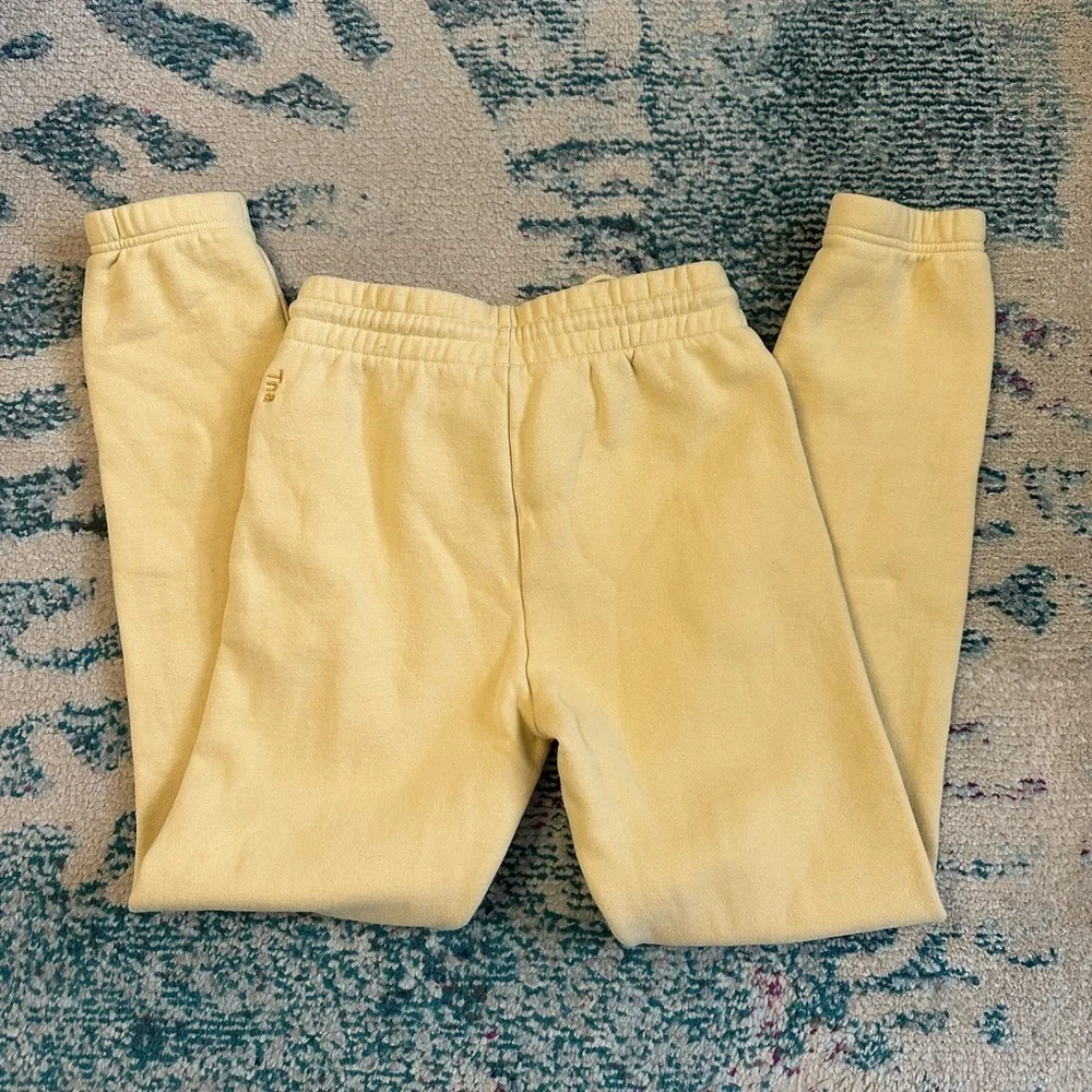 Aritzia TNA Soft Yellow Cozy Fleece Perfect Jogger Sweats
